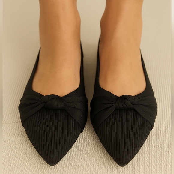 Elegant Black Women's Flats - Picture 1 of 14